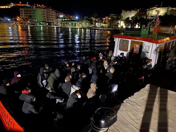 Çeşme'de 179 düzensiz göçmen yakalandı