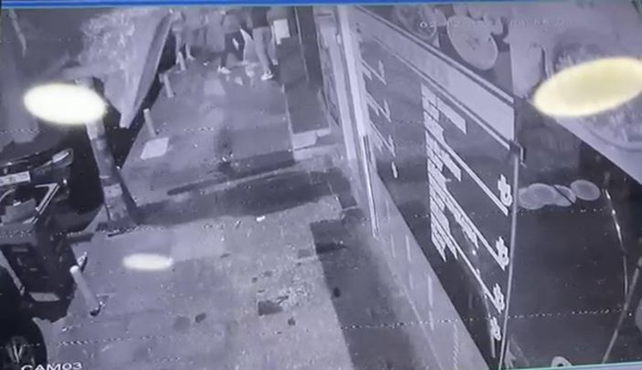 İ Kağıthane'de döverek sürüklenen genç tabancayla vuruldu