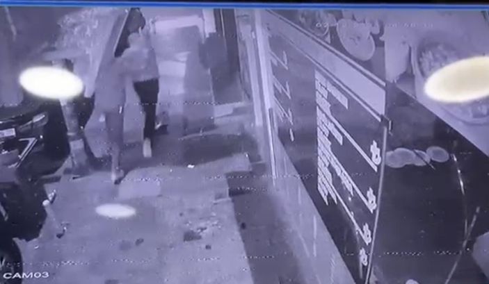 İ Kağıthane'de döverek sürüklenen genç tabancayla vuruldu