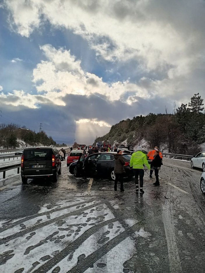 Bolu’da zincirleme kaza: 12 araç birbirine girdi