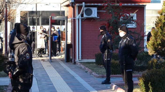 İnternet dolandırıcılarına 10 ilde operasyon: 12 gözaltı