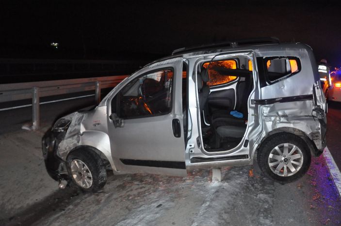 Karaman'da yola atlayan kedi kazaya neden oldu: 1 ölü, 3 yaralı