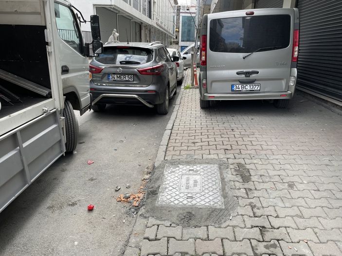 Bağcılar’da kağıt toplayıcısı rögar kapağını çaldı