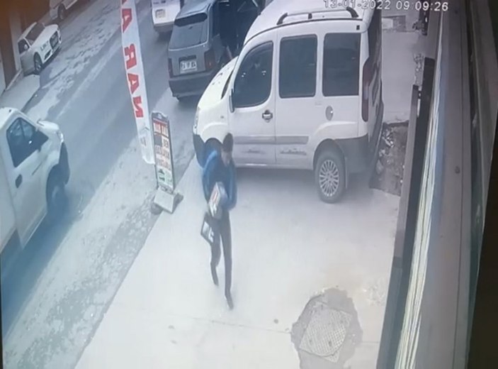 İstanbul’un 3 ilçesinde kapkaç ve hırsızlık yapan 2 şüpheli yakalandı