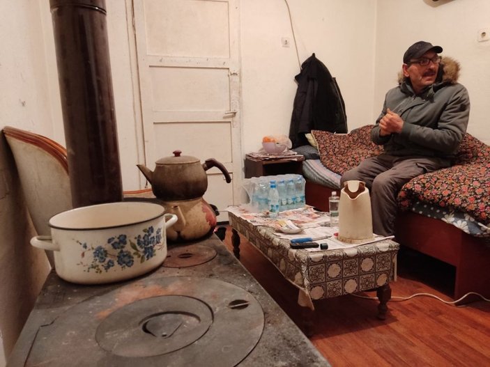 Ankara’da nafaka ödemeyen adam, 14 yıldır kömürlükte yaşıyor
