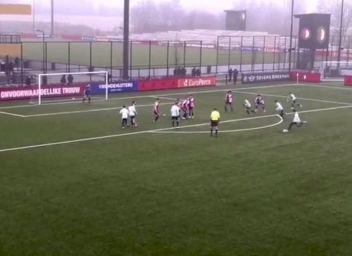 Van Persie'nin oğlundan klas frikik golü