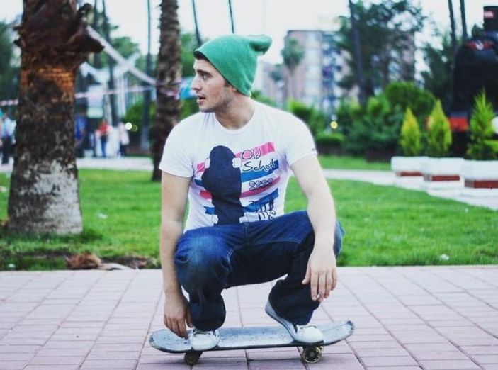 Ünlü olmadan önceki hali şoke etti! İşte Camdaki Kız'ın Hayri'si Cihangir Ceyhan'ın eski hali