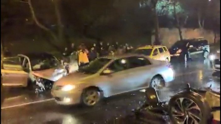 Kağıthane'de 4 kişinin yaralandığı kaza kamerada