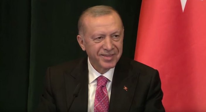 Cumhurbaşkanı Erdoğan'dan 'kazancınız ne' diyen Arnavut gazeteciye yanıt: Biz kardeşiz