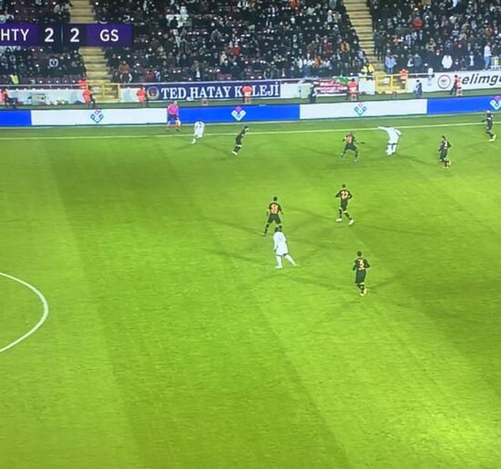 Galatasaray taraftarından ofsayt tepkisi