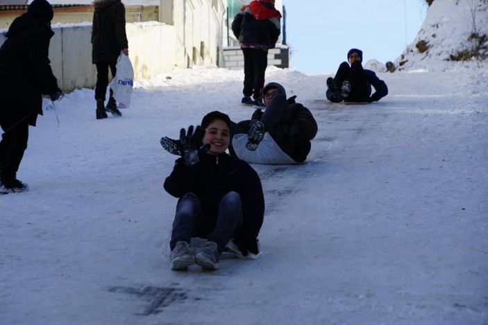 Kastamonu'da kepçe operatörüne 'karı temizleme' diyen çocuklara kayak merkezi sözü