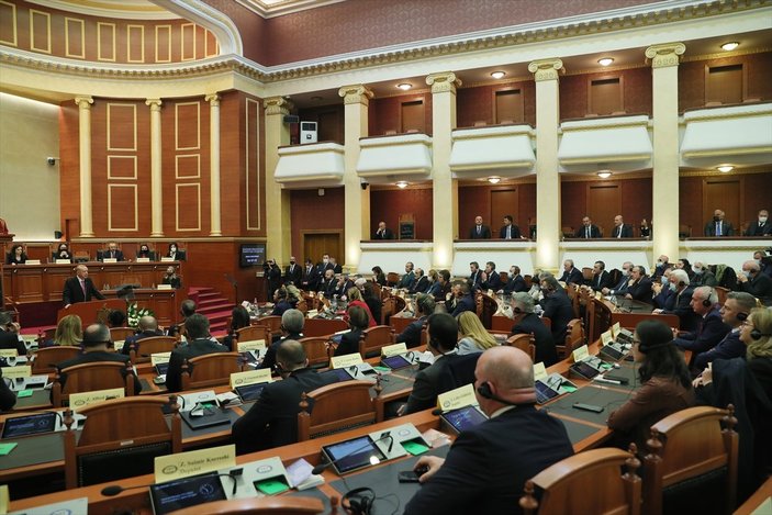 Cumhurbaşkanı Erdoğan Arnavutluk meclisinde FETÖ'ye karşı uyardı