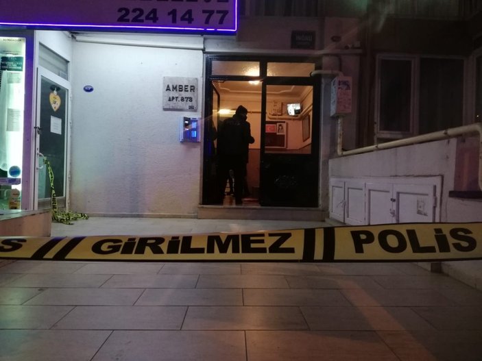 İzmir'de bir kişi evinin önünde ölü bulundu