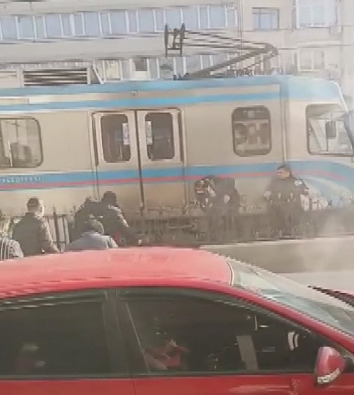 İstanbul’da tramvayda yangın paniği kameraya yansıdı