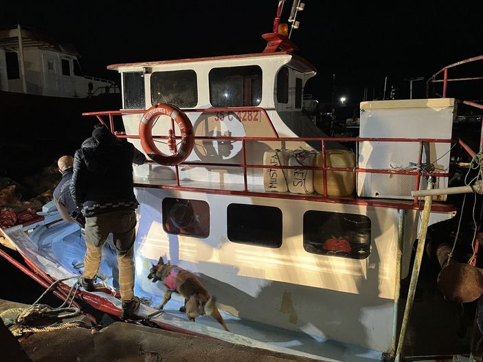 a İzmir'de uyuşturucu operasyonu