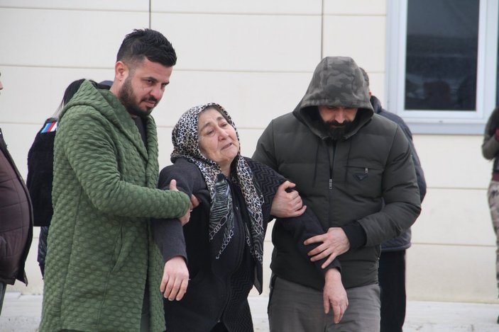 Antalya'da oğlunu kazada kaybeden anne sinir krizi geçirdi