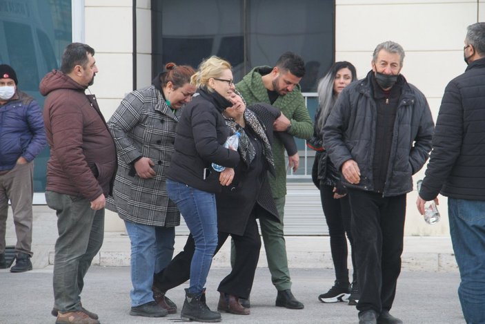 Antalya'da oğlunu kazada kaybeden anne sinir krizi geçirdi