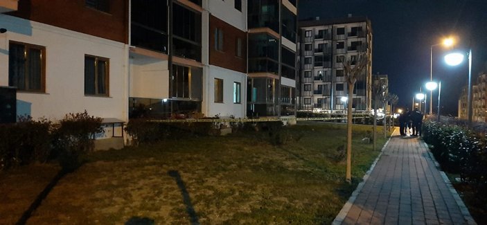 Çanakkale'de bir avukat, evinin bahçesinde ölü bulundu