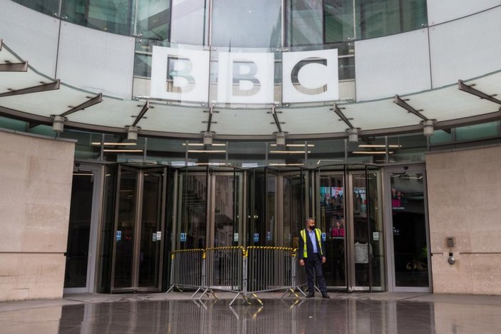 İngiltere’de BBC lisans ücret uygulaması 2 yıllığına sabitlendi