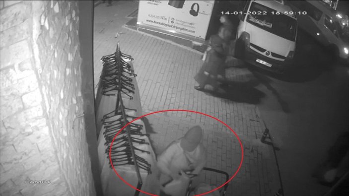 Bursa’da bebek arabalı hırsızlar kamerada