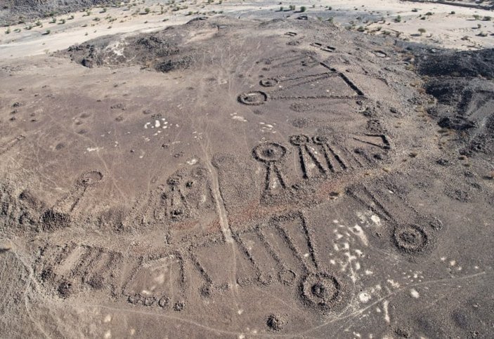 Suudi Arabistan'da keşfedilen antik mezarlarla kaplı 4500 yıllık caddeler