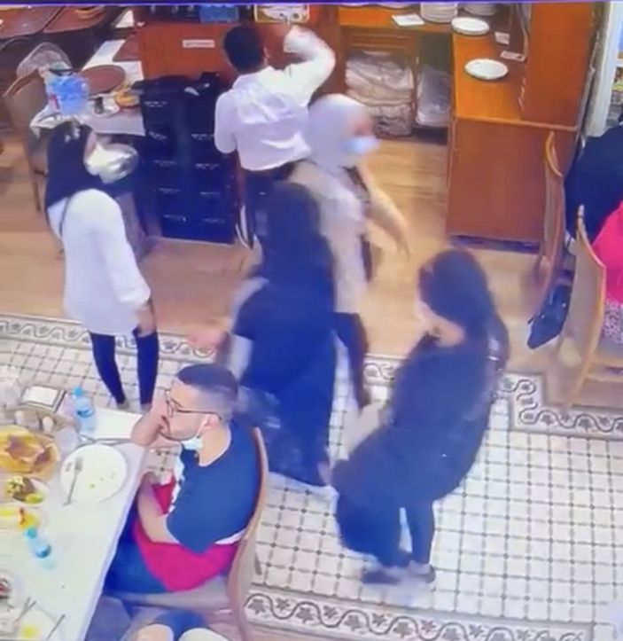 Taksim’de kadın hırsızlar turistin çantasını çaldı