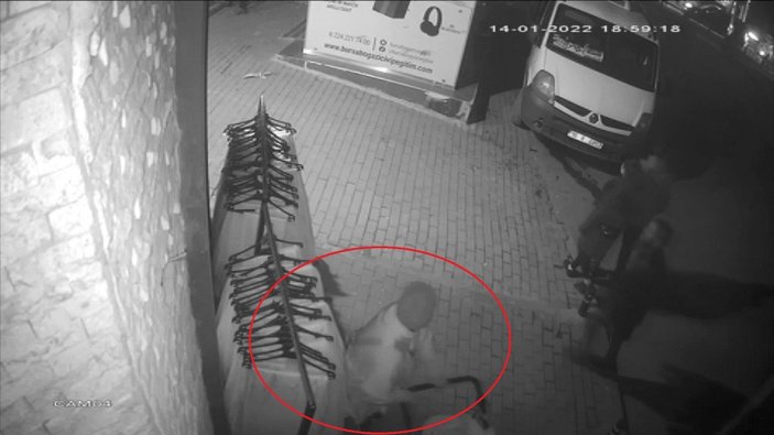 Bursa’da bebek arabalı hırsızlar kamerada