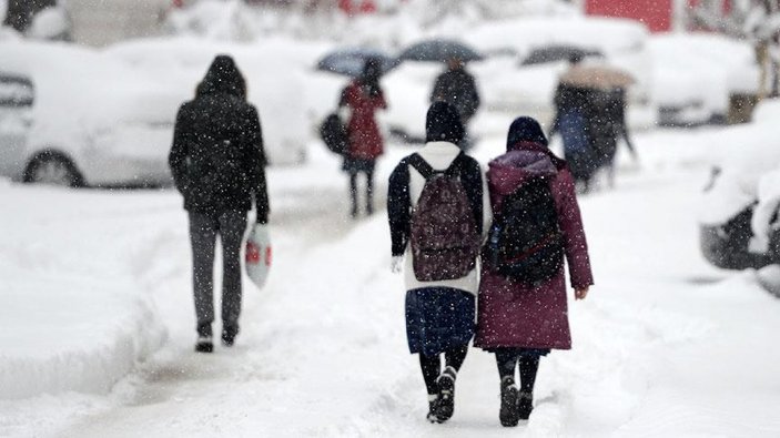 Eğitime kar engeli: İşte 18 Ocak Salı okulların tatil olduğu iller...