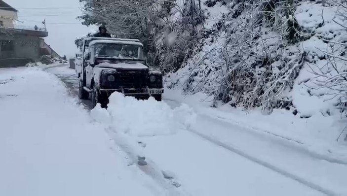 Trabzon’da, kendi yaptığı kar küreme aracıyla yolları açtı