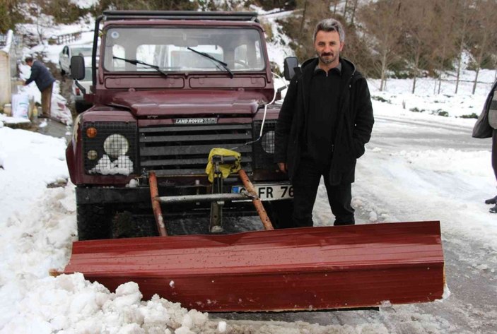 Trabzon’da, kendi yaptığı kar küreme aracıyla yolları açtı