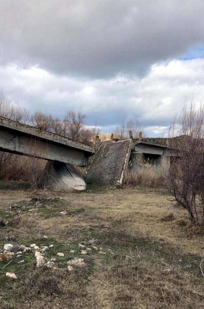 Ankara'da hurdacı, iş makineleri ile Gömleksiz Köprüsü'nü çaldı