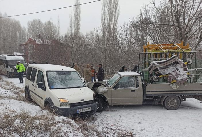 i Malatya'da kar, trafik kazalarına neden oldu