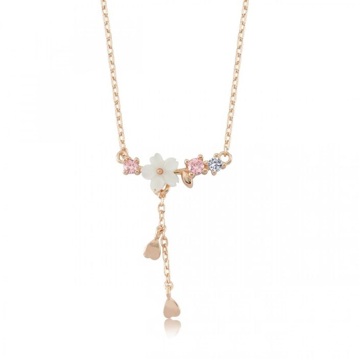 Sezonun En Trend Gümüş Kolye Modelleri