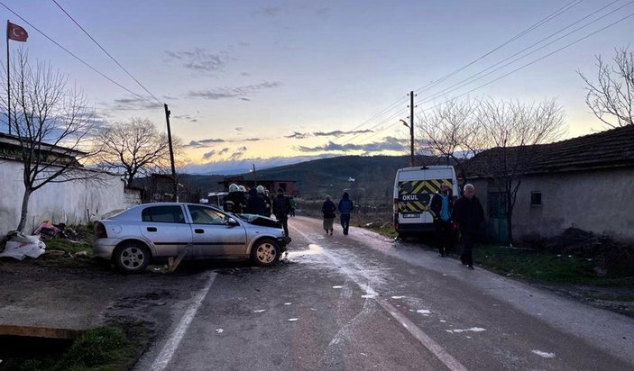 Tekirdağ'da minibüs ile otomobil çarpıştı: 15 yaralı