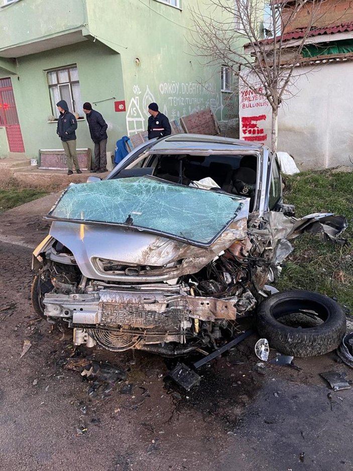 Tekirdağ'da minibüs ile otomobil çarpıştı: 15 yaralı