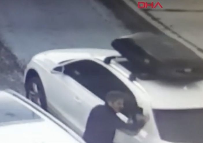 d Bakırköy'de iş insanına 6 köpek saldırdı