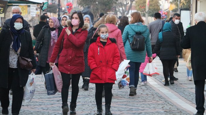 Bulgaristan vatandaşları, PCR zorunluluğu öncesi Edirne'ye akın etti