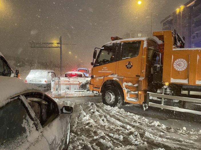 Gaziantep'te yoğun kar yağışı ulaşımı güçleştirdi