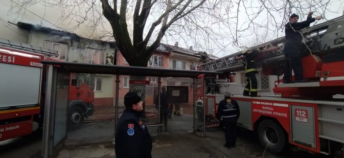 Bursa'da ailesine kızıp evini yaktı