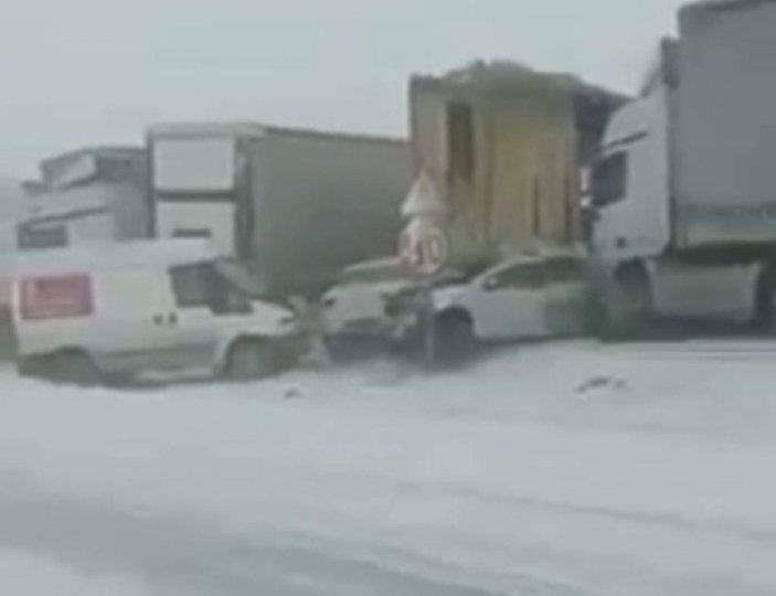 Mardin'de kar yağışı nedeniyle feci kaza: 3 ölü