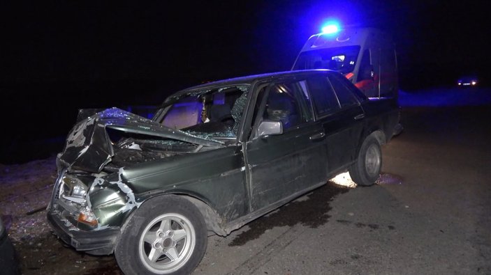 Kırıkkale'de ticari araç ile otomobil çarpıştı: 2 yaralı