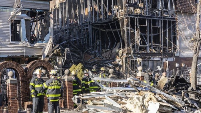 New York'ta patlama ve yangın: 1 ölü, 9 yaralı