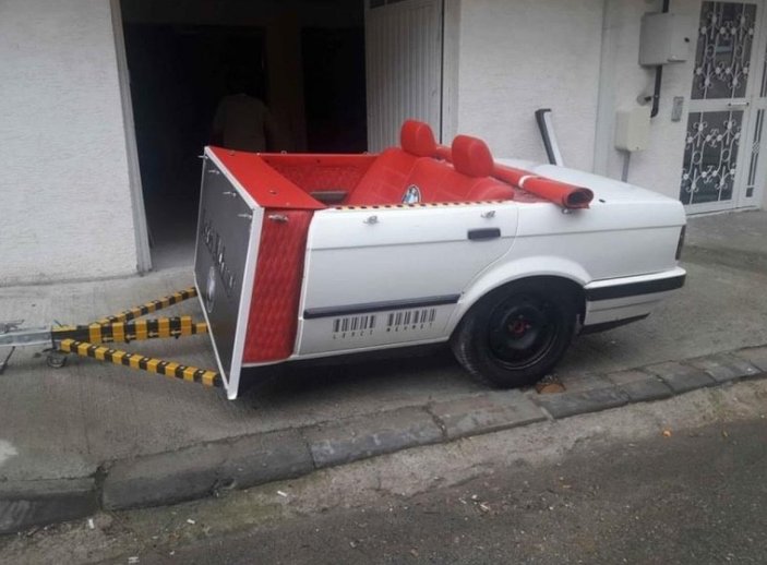 Eskişehir'de eski model otomobilden yapılmış römorku satılığa çıkardı