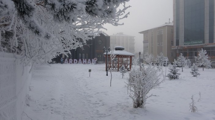 Ardahan'da araçlar soğuktan çalışmadı