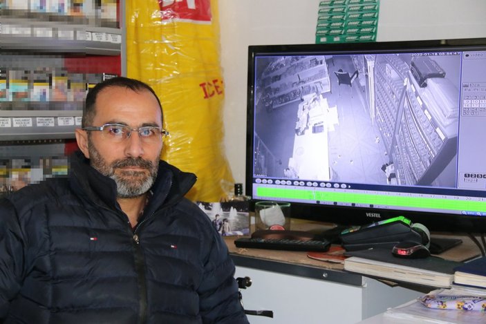 Antalya'da maskeli 2 hırsızın soygun anları