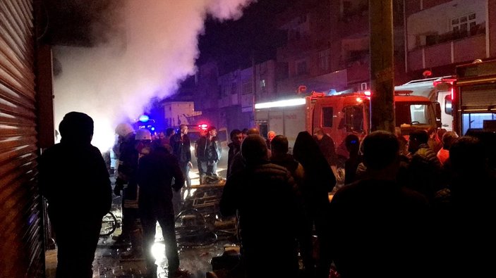 Adana'da depoda çıkan yangın söndürüldü