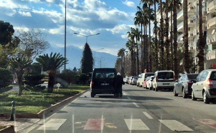 Antalya’da, patenli gençlerin trafikteki tehlikeli yolculuğu