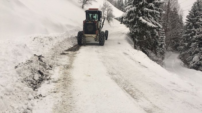 Orta ve Doğu Karadeniz'de köy yolları kapandı