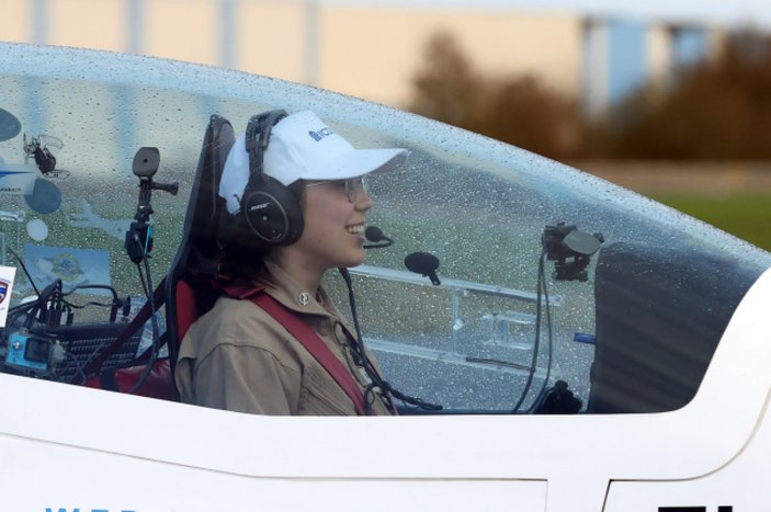 Belçikalı kadın pilot, dünya turunu tek başına tamamladı