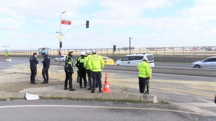 Bakırköy'de polis aracı ile taksi çarpıştı: 2’si polis 4 yaralı